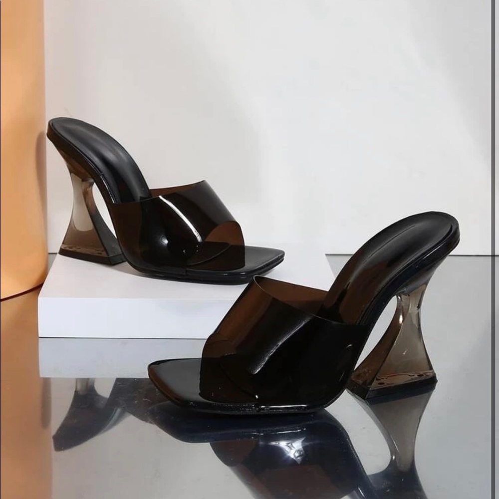 SOLD 🔖  Black Clear Jelly Chunky Angled Perspex Lucite Mule Muaddi Style Heels - Picture 5 of 8